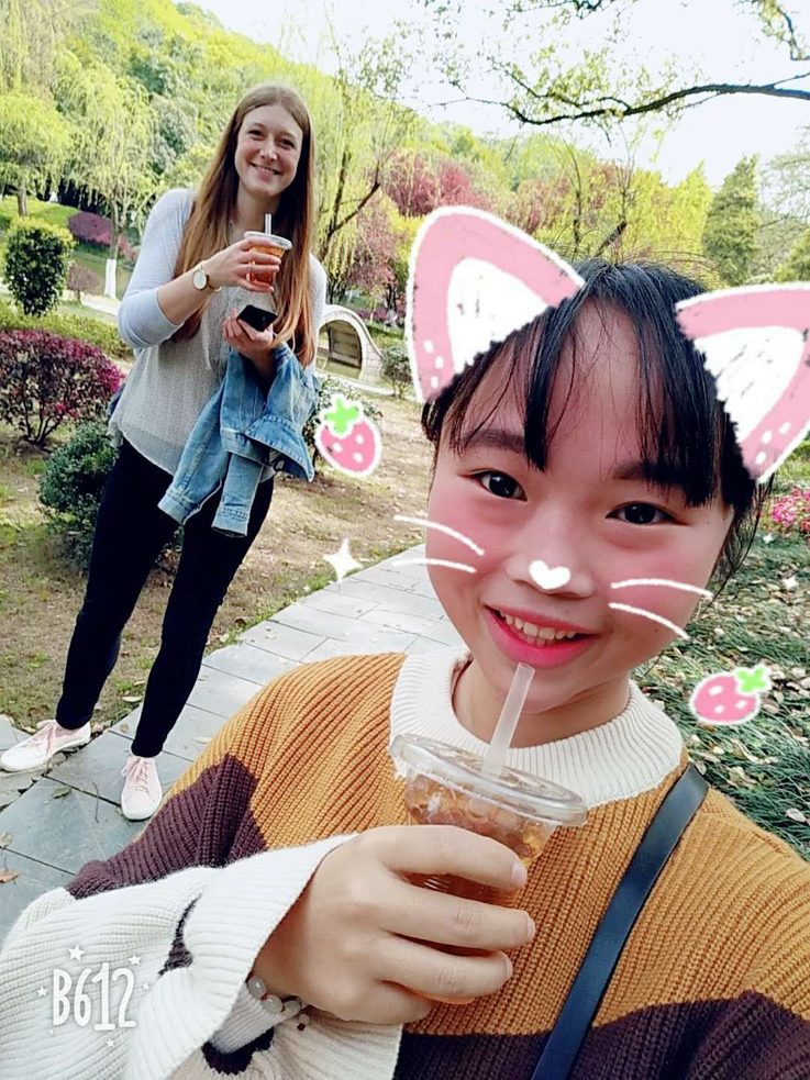 Paula und ein Mädchen auf einem Selfie