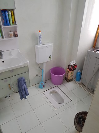 Bad und Squat Toilet