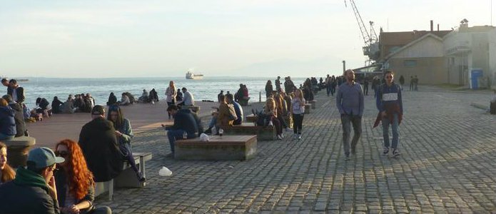 Κινηματογράφος στο λιμάνι της Θεσσαλονίκης: Ατενίζοντας τη θάλασσα, μετά τις προβολές.  