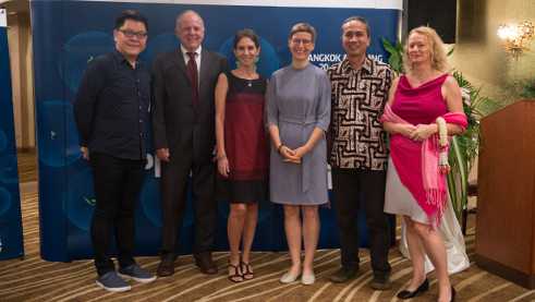 The six members of the jury.