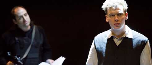Residenztheater actors present the readings of two Kurdish playwrights at Welt/Bühne II