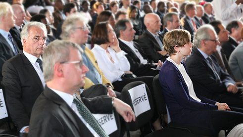 Im Februar 2015 begleitete Martin Roth den damaligen Außenminister Frank-Walter Steinmeier zur Eröffnung des Goethe-Instituts Kinshasa