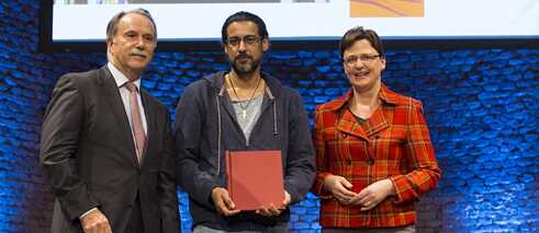 The Award ceremony in Munich: Klaus-Dieter Lehmann, president of the Goethe-Institut, Abbas Khider and Uta-Micaela Dürig, manager of the Robert-Bosch-Stiftung. 