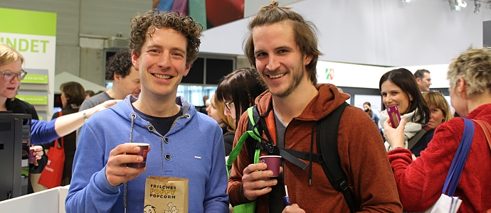 Fragen zum Thema berufliche Qualifikation und Weiterbildung wurden bei einem Espresso am Messestand gerne beantwortet. 