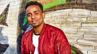 Salman freut sich über Einblicke in die Film-Vorführtechnik