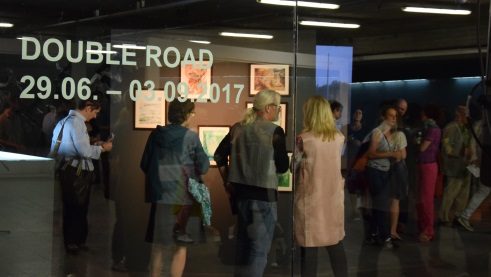 Die Eröffnung der Ausstellung „Double Road“