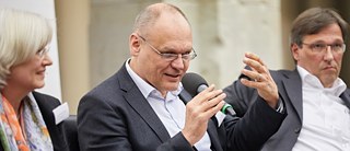 Johannes Ebert on „Competing Narratives"