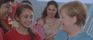 A dream comes true: Indian pupils and teachers meet the chancellor.
