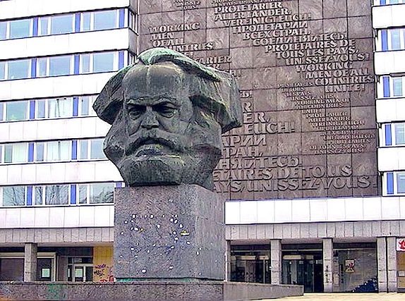 Monumento a Carlos Marx en la ciudad alemana de Chemnitz (Ciudad de Carlos Marx)