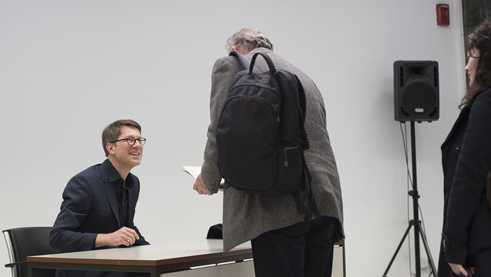 Jan Wagner signing books