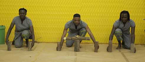 Children’s theatre production Woodways: Encounter with the raw material wood.