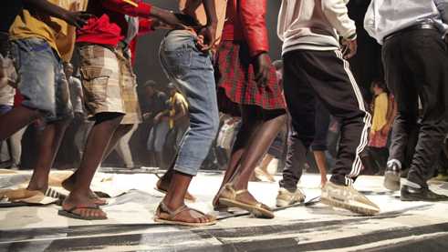 Sandscapes invites the audience on stage to dance and sing.