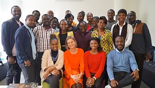 Annesusanne Fackler and the 22 participants of Afrika kommt!