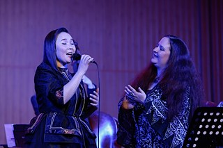 Enji im Konzert mit ihrer Dozentin Anne Czichowsky von der Hochschule für Musik und Theater München 