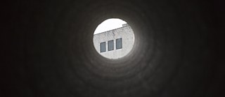 Installation Ei Gugg Emol - Watch out (Bernhard Serexhe)