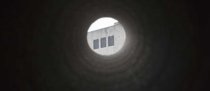 Installation Ei Gugg Emol - Watch out (Bernhard Serexhe)