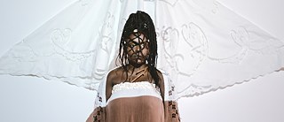 Performer Val Souza during Carol Barreto's “Coleção Asè”