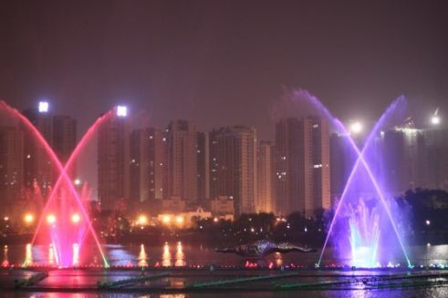 Licht- und Wassershow im Shennong Park