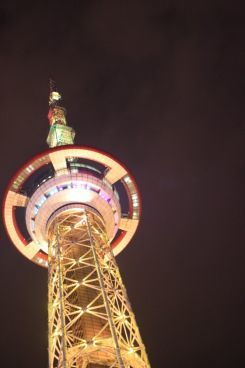 Lichter am höchsten Turm Zhuzhous