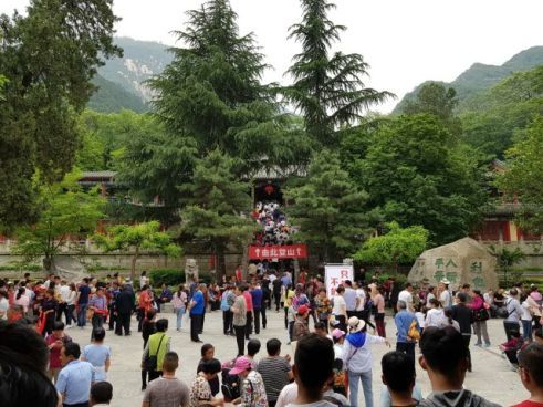 Menschenmassen: Wollen die alle dort hoch?