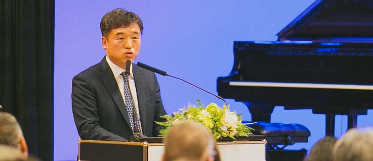 Jeong Hyup Seo, Stellvertretender Oberbürgermeister für kulturelle Angelegenheiten der Stadt Seoul, gratulierte dem Goethe-Institut Korea zum 50. Jubiläum. Er erwähnte die Seouler Ehrenbürgerschaft von Präsident Frank-Walter Steinmeier als eine Symbolik für das enge Verhältnis zwischen Deutschland und Korea.