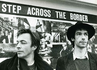 Step across the border © © www.sonore-visuel.fr Step across the border