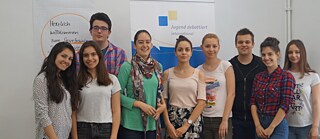 Die Teilnehmer am ersten Landesfinale Bulgarien von Jugend debattiert international 