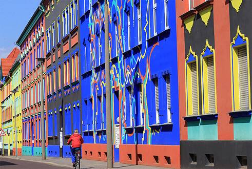 <b>The colourful buildings of Magdeburg</b><br/>When architect Bruno Taut was appointed to the Magdeburg city planning office in 1921, he concocted a plan to liven up the city’s uniform grey walls. “The colour will restore the buildings’ character”, he is reported to have said, before hiring artists to repaint the baroque town hall and entire city blocks in brilliant colours. Most of these colourful buildings were destroyed during the Second World War, so the facade designs drafted by architect and artist Carl Krayl have been reconstructed in Otto-Richter-Straße.