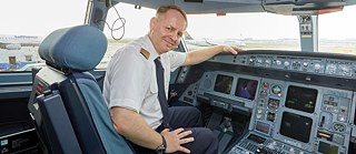 Pilot aus Leidenschaft: Peter Rix im Cockpit 