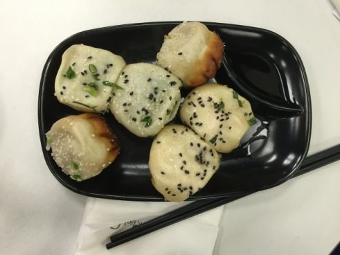Eine Spezialität in Shanghai: Shengjian Mantou