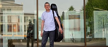 Cellist Matthias Schreiber gastiert alle zwei Jahre bei den Bayreuther Festspielen.