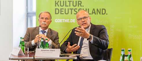 Klaus-Dieter Lehmann and Johannes Ebert answer questions from the press
