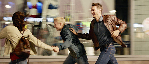 Photo des trois protagonistes principaux en train de courir