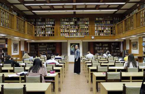 Studiensaal im Hauptgebäude. Ein ruhiger Ort für Lektüre und Unterrichtsvorbereitungen.