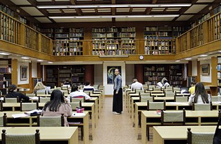 Studiensaal im Hauptgebäude. Ein ruhiger Ort für Lektüre und Unterrichtsvorbereitungen.