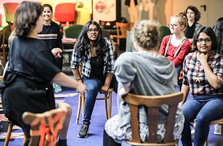 Kommunikation ohne Worte beim morgendlichen Warm-up