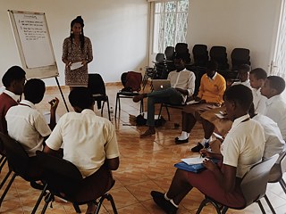 Mädchen beim Filmworkshop mit Kantarama