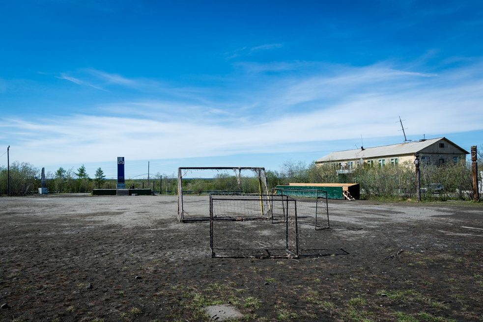Auf diesem Platz aus Staub und Steinen zerhaut sich die Dorfjugend ihre Knie