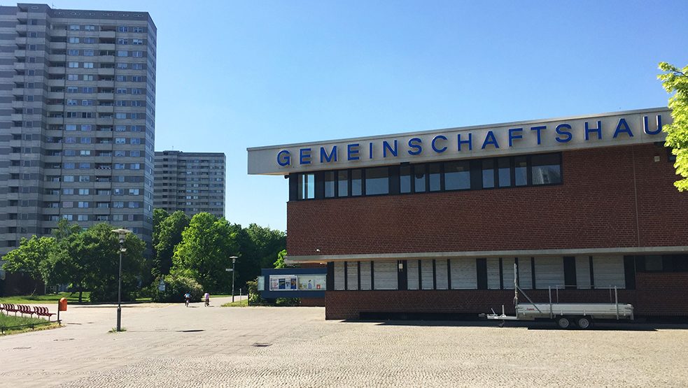 Casa comunității este centrul cultural al Gropiusstadt. Aici au loc spectacole muzicale, de teatru și proiecții cinematografice. 