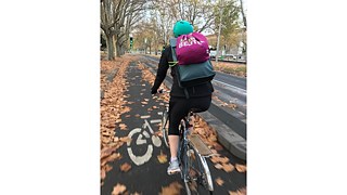 Auf dem Weg ins Goethe-Institut Melbourne.<br>Im australischen Bundesstaat Victoria gilt Helmpflicht.