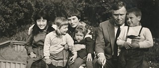 Chen Pi-hsien und Familie Schmidt-Neuhaus