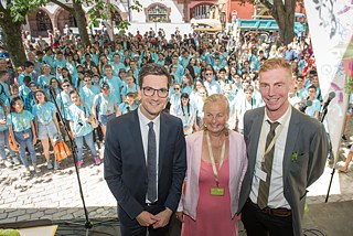 Gruppenfoto mit den Teilnehmenden der IDO 2018,  dem Oberbürgermeister von Freiburg Martin Horn, der Projektleiterin Sabine Erlenwein und Institutsleiter Kay Hug.