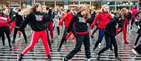 Mișcarea flashmob globală „One Billion Rising“ protestează față de violența împotriva femeilor. În imaginea de mai sus, un protest din februarie 2018 în orașul olandez Tilburg. 
