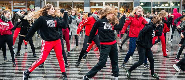Die weltweite Flashmobbewegung „One Billion Rising“ protestiert gegen Gewalt an Frauen, wie hier im Februar 2018 im niederländischen Tilburg. 