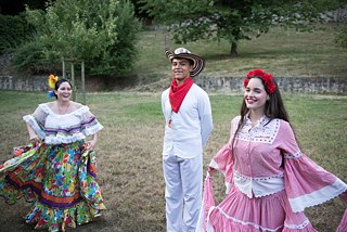 IDO Länderabend 2018: Kolumbien kurz vor seinem umjubelten Tanzauftritt.