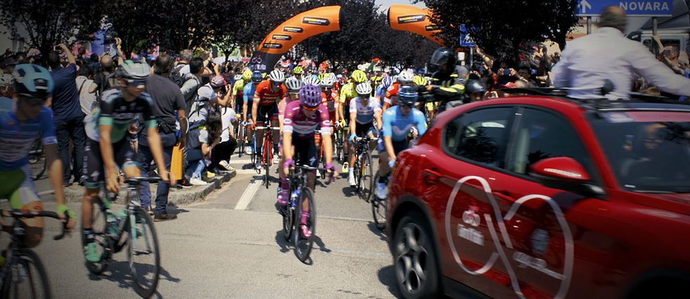 De Giro d’Italia is een opzwepende karavaan, die verschillende tradities en culturen met elkaar verbindt.
