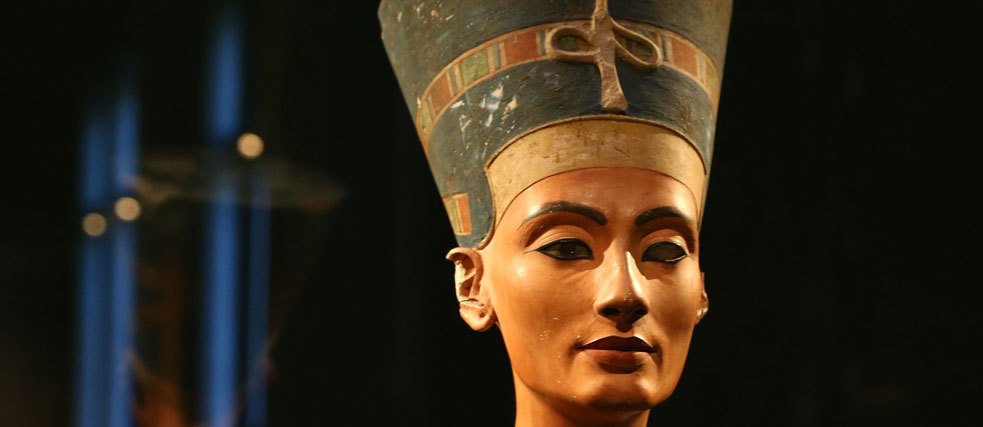 De buste van Nefertiti, tentoongesteld in Berlijn, is juridisch eigendom van Duitsland, maar ook Egypte claimt het bezit. 