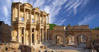 Celsus Bibliothek © iStock Celsus Bibliothek