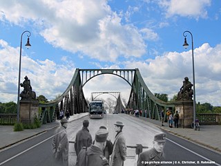 Глиникский мост  1962/2015, коллаж © Фото (фрагмент): © pa-picture alliance | © А. Эрлихер, Б. Реманн Глиникский мост  1962/2015, коллаж