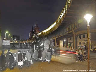 Die Oberbaumbrücke 1964/2015 &copy; © pa-picture alliance | © A. Ehrlicher, B. Rehmann Die Oberbaumbrücke 1964/2015
